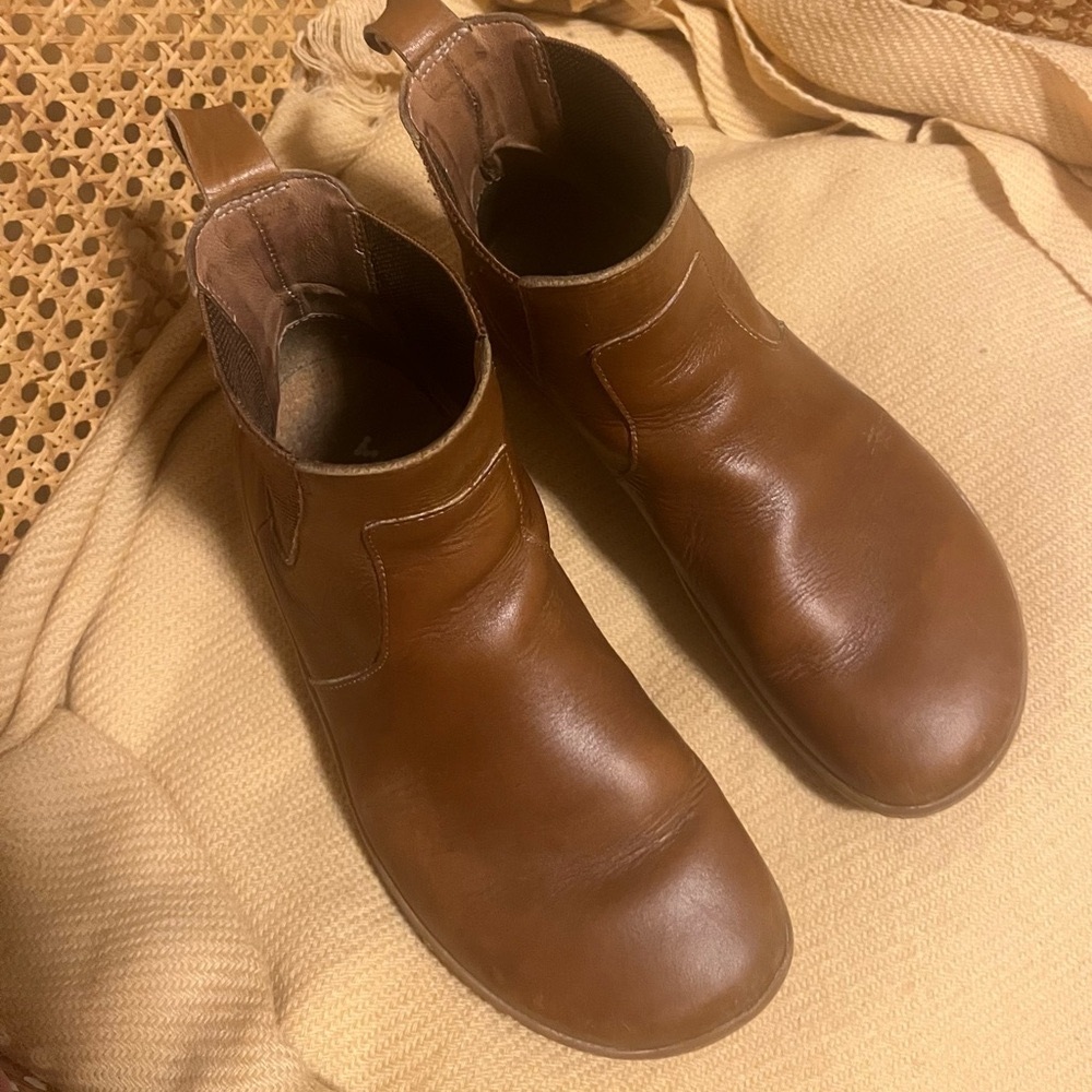 Vivobarefoot Chelsea style Fulham boots